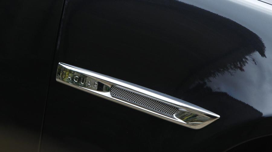  Jaguar XJ 2012 года  (UK) (фото 24 из 121)